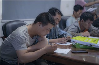 朝陽集團(tuán)開展行車和有限作業(yè)空間安全操作培訓(xùn)、道路交通安全培訓(xùn)